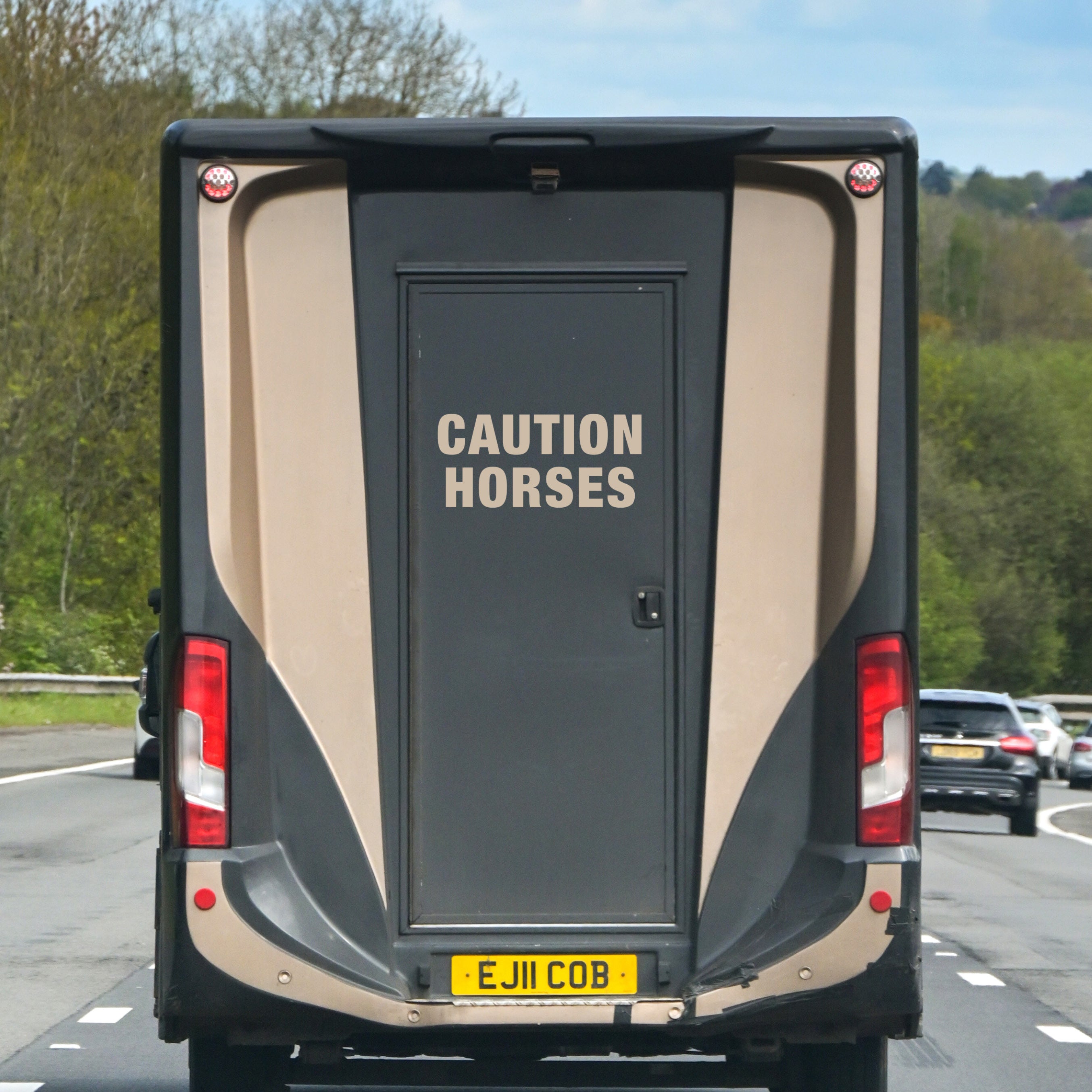 Caution Horses Vehicle Decal Sticker – Vinyl Safety Sign for Horse Trailers, Horseboxes & Towing Vehicles