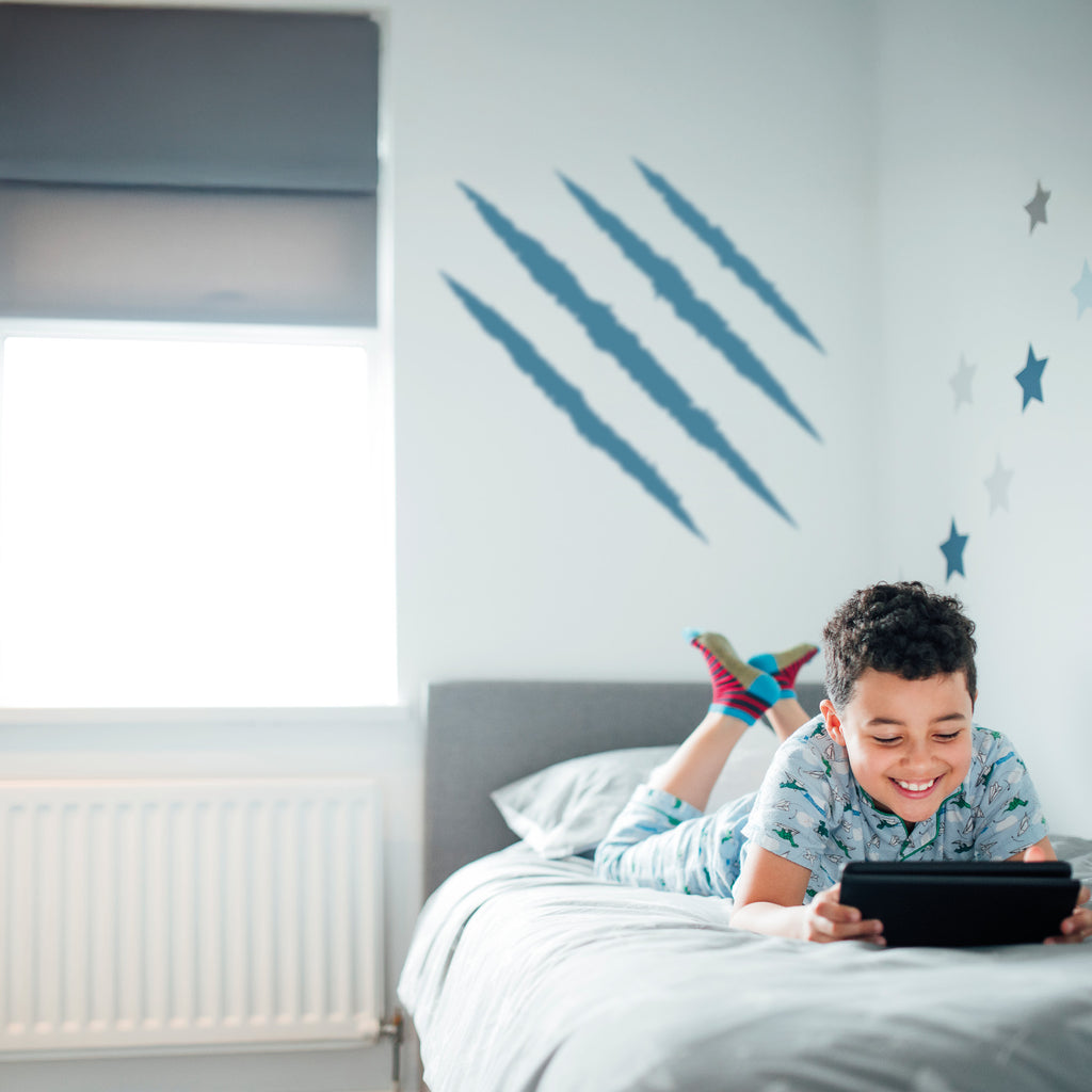 Dinosaur Claw Mark Rip Vinyl Decal – 4-Rip Scratch Sticker for Kids, Dino Fans & Themed Rooms