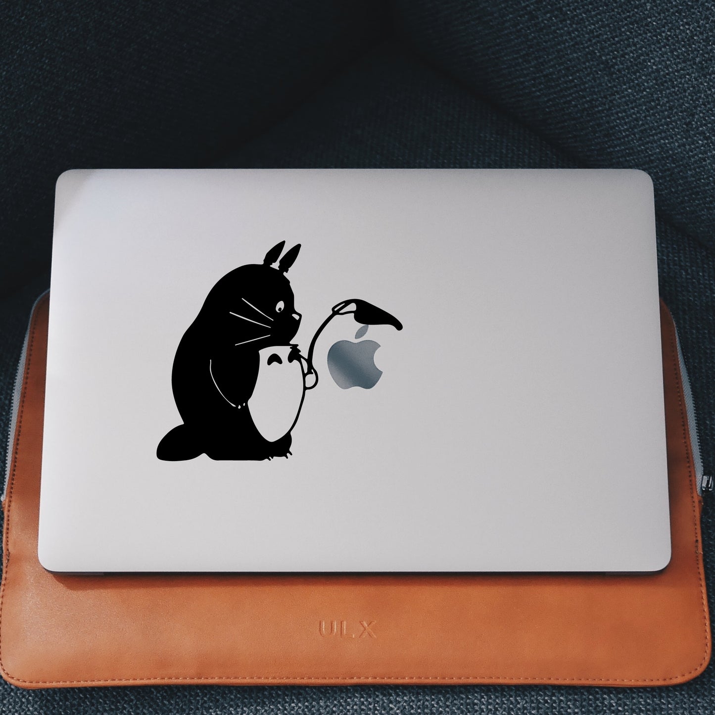 My neighbour Totoro - Macbook vinyl decal sticker