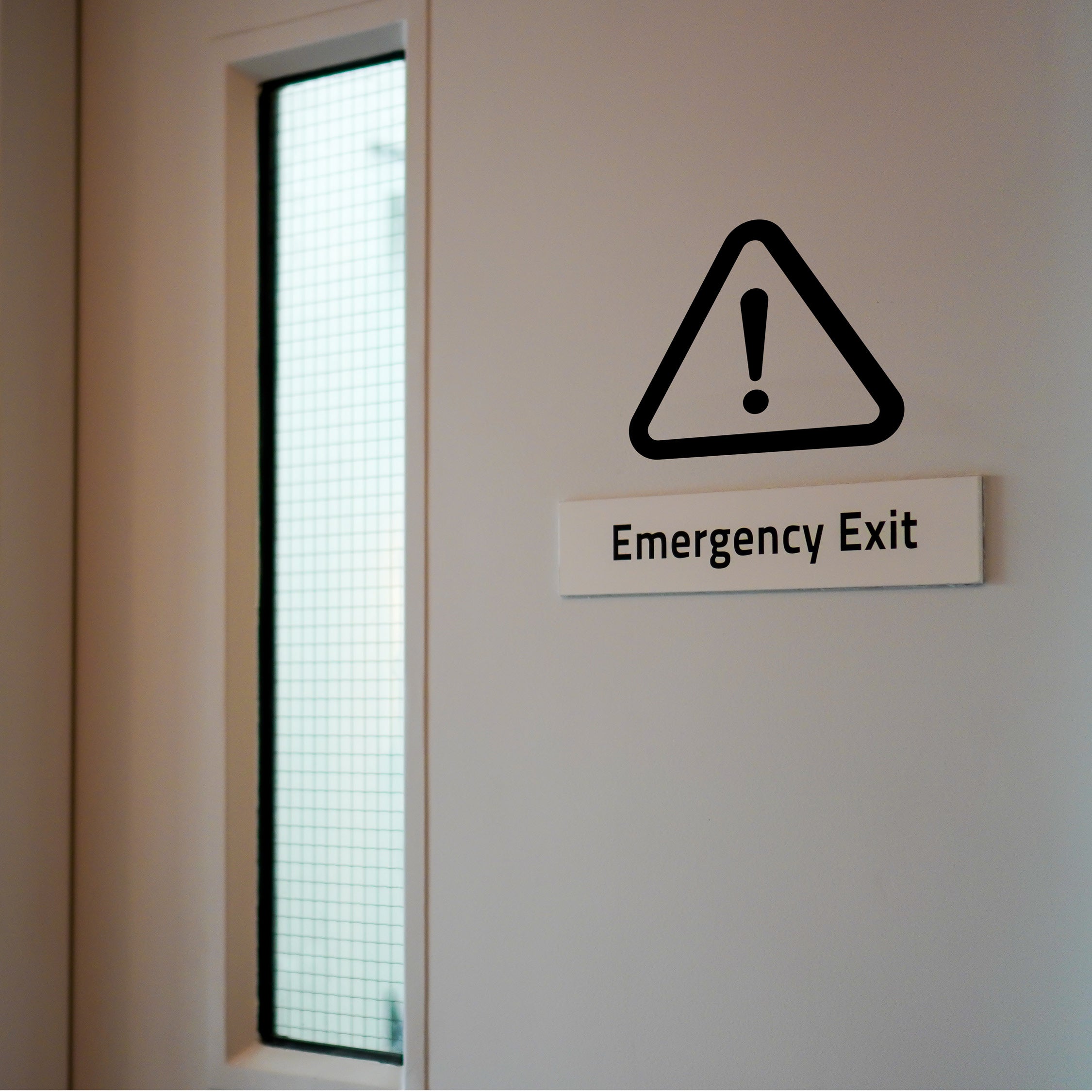 Warning Sign Vinyl Decal – Triangle with Exclamation Mark for Emergency, Accident & Hazard Zones